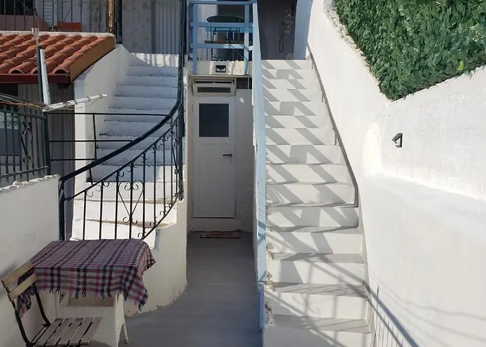 Old Soul, Sea Views